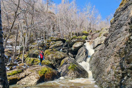 Горное ущелье и водопад Марьины Слёзы