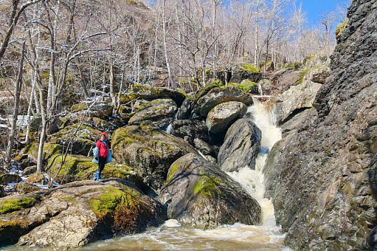 Горное ущелье и водопад Марьины Слёзы