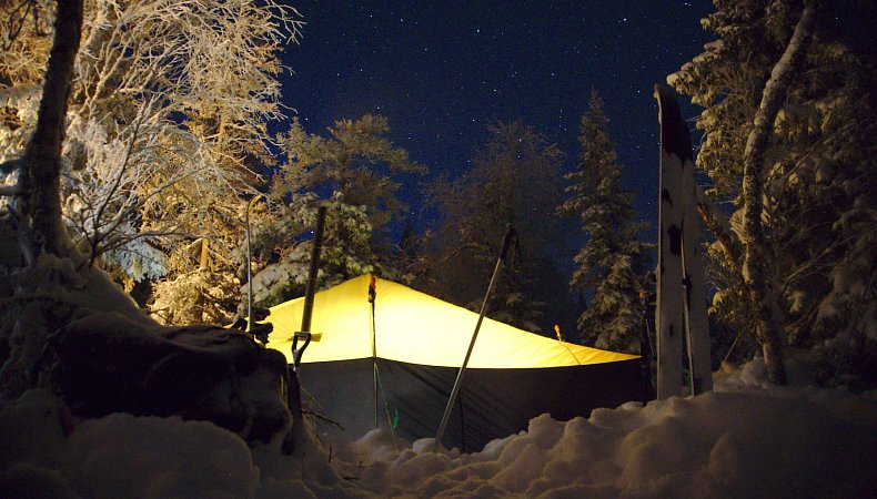 Шатер с печкой. Фото - Алексей Брюханов