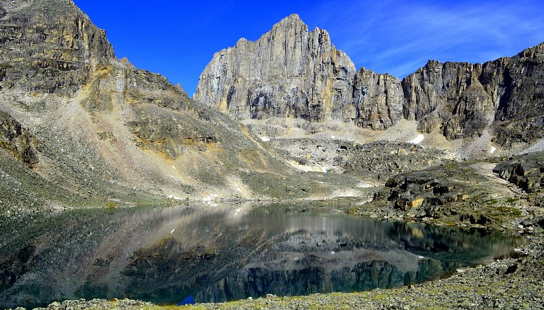 озеро у пика Бам