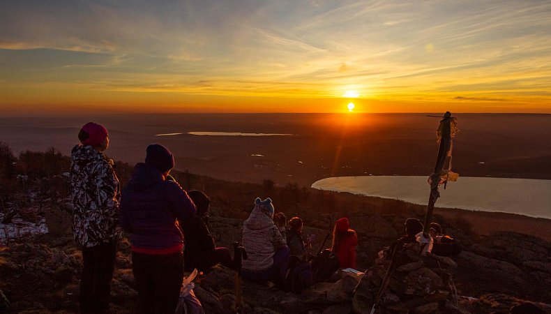 Гора Караташ и озеро Талкас