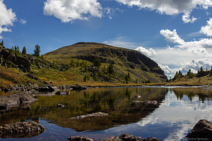Озеро на перевале Солнечный у подножия Маргасанской Сопки